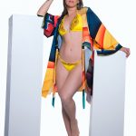 El reflejo de una diosa: La esencia de cada mujer en Flower Swimwear